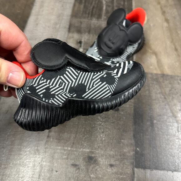 Adidas Disney Mickey Mouse Black White Red D96916 Toddler Kids Sz 5K 5C - Picture 15 of 16